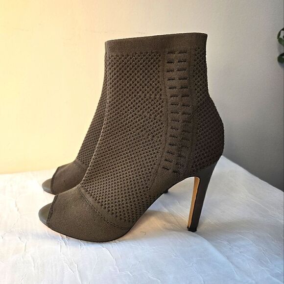 Express Army Green Heeled Boots with Ribbed Texture Open Toe - Picture 3 of 8